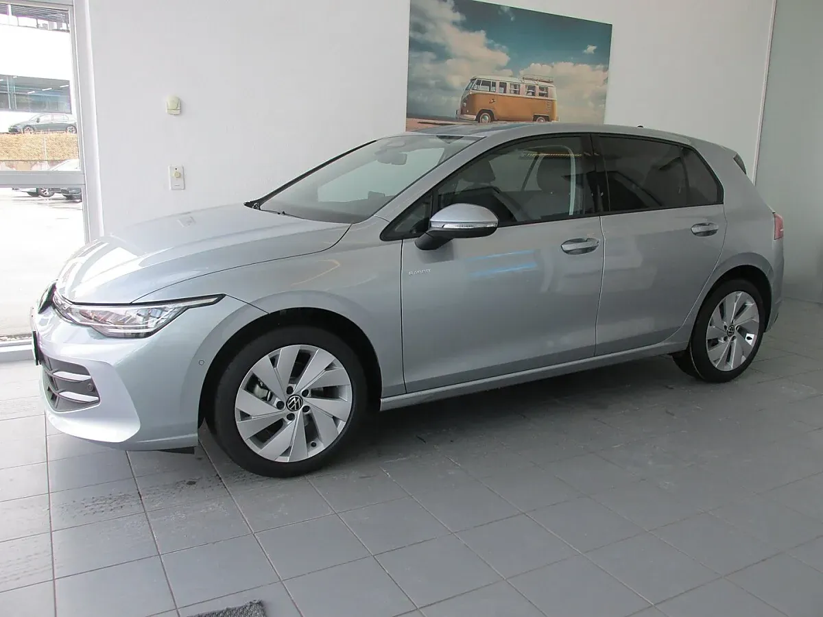 Volkswagen Golf 2026 photo 2
