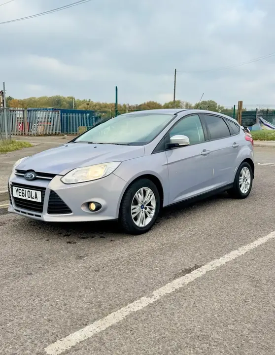 Ford Focus 2011 photo 2