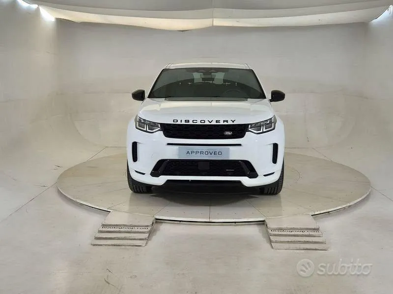 Land Rover Discovery Sport 2023 photo 2