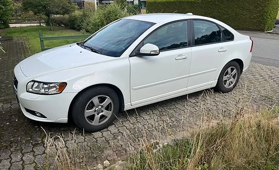 Volvo S40 2012 photo 2