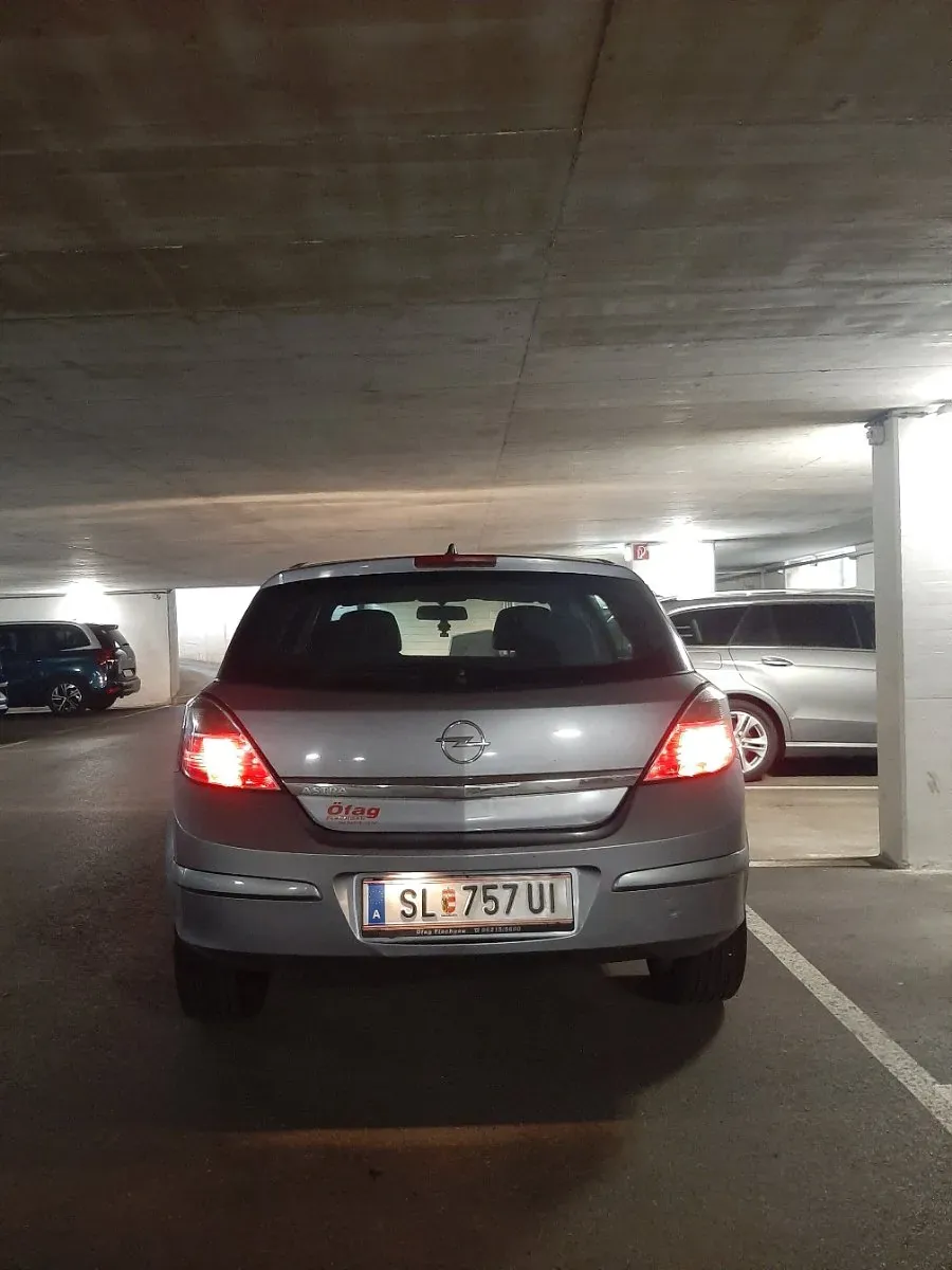 Opel Astra 2009 photo 3