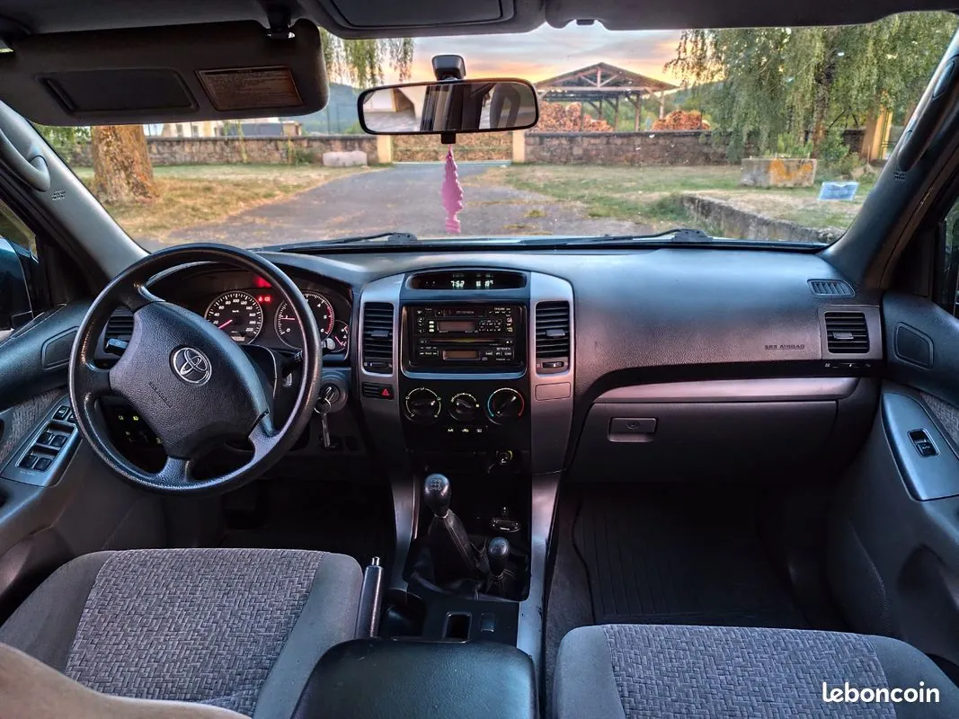 Toyota Land Cruiser 2004 photo 3