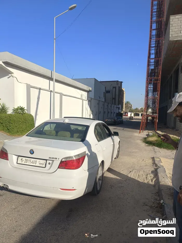 BMW 5 Series 2009 photo 2
