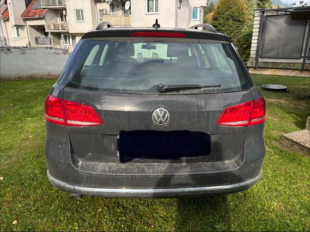 Volkswagen Passat 2012 photo 2