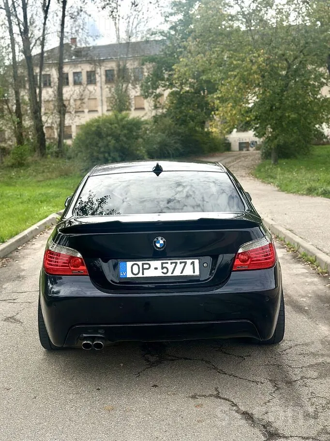BMW E60 2010 photo 2