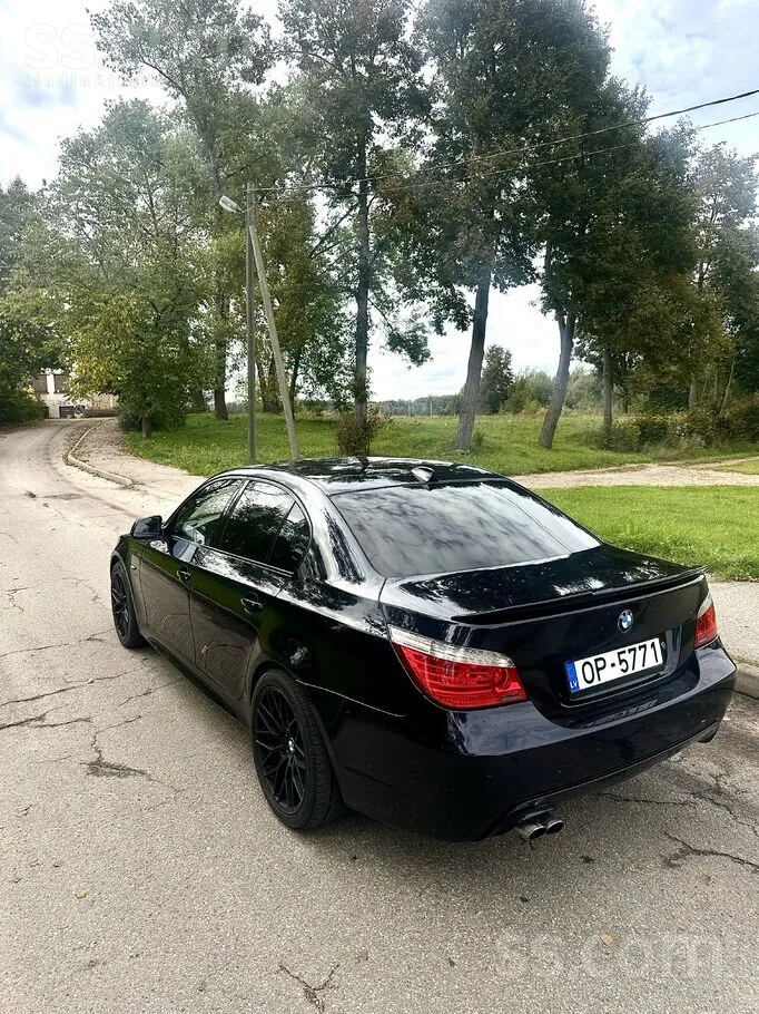 BMW E60 2010 photo 3