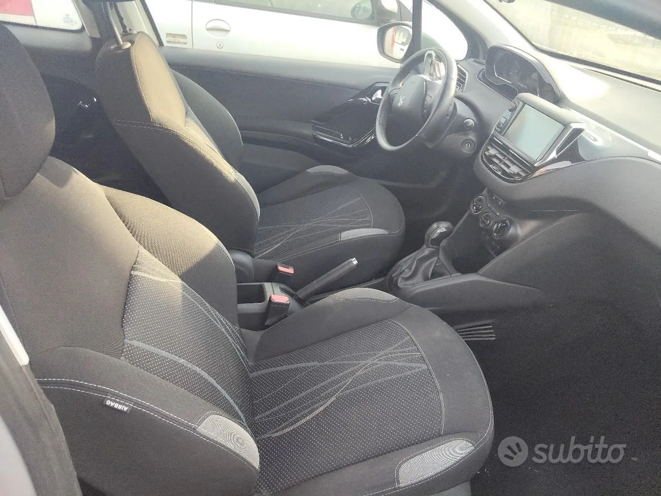 Peugeot 208 2014 photo 5