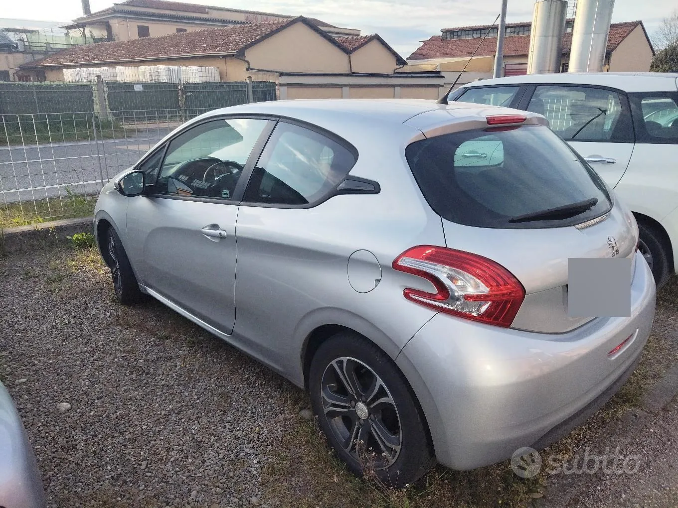 Peugeot 208 2014 photo 3