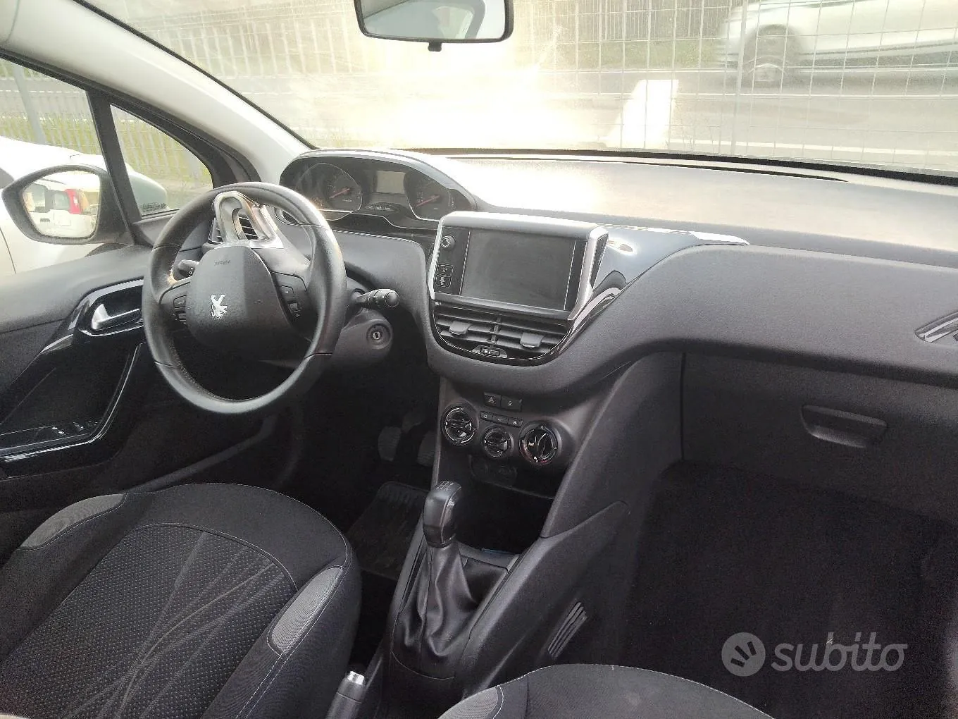 Peugeot 208 2014 photo 4