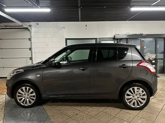 Suzuki Swift 2012 photo 2