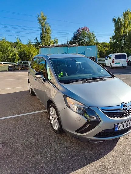 Opel Zafira Tourer 2012 photo 2