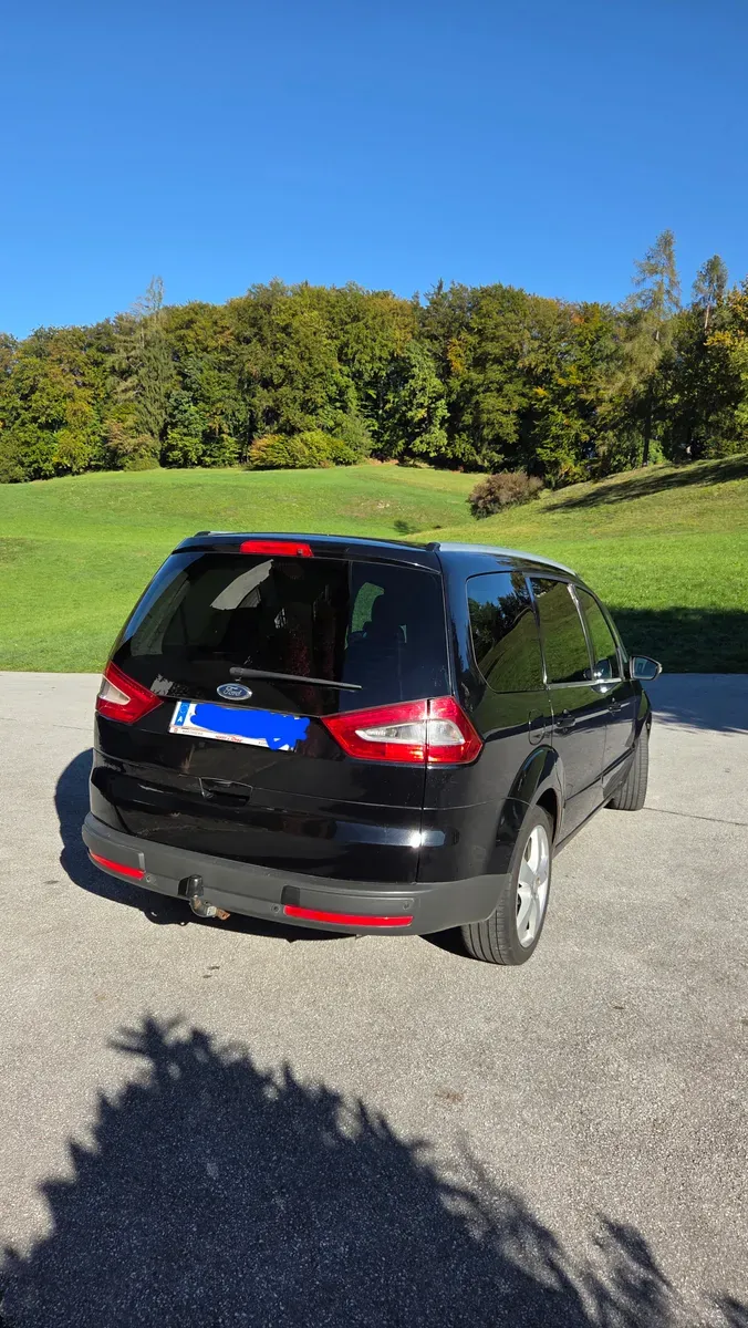 Ford Galaxy 2011 photo 2