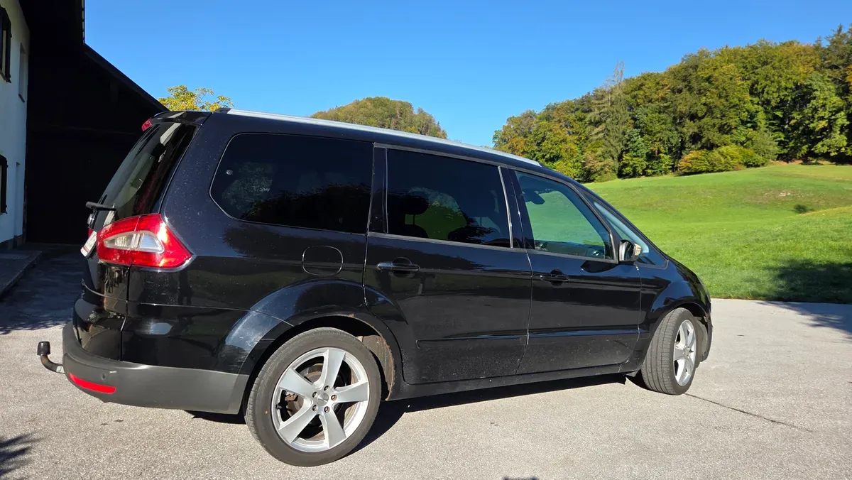 Ford Galaxy 2011 photo 3
