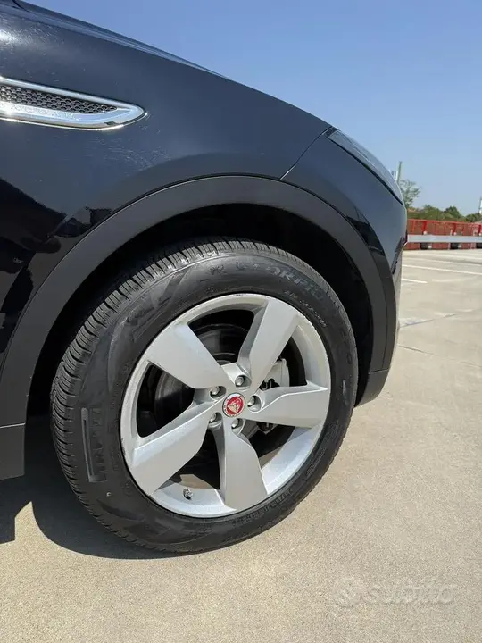 Jaguar E-Pace 2019 photo 4