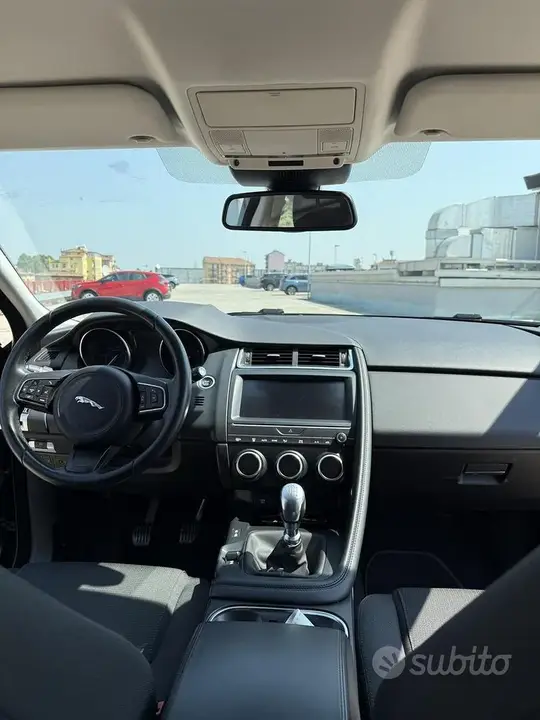 Jaguar E-Pace 2019 photo 3