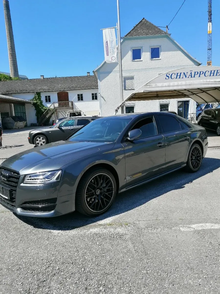 Audi A8 2017 photo 2