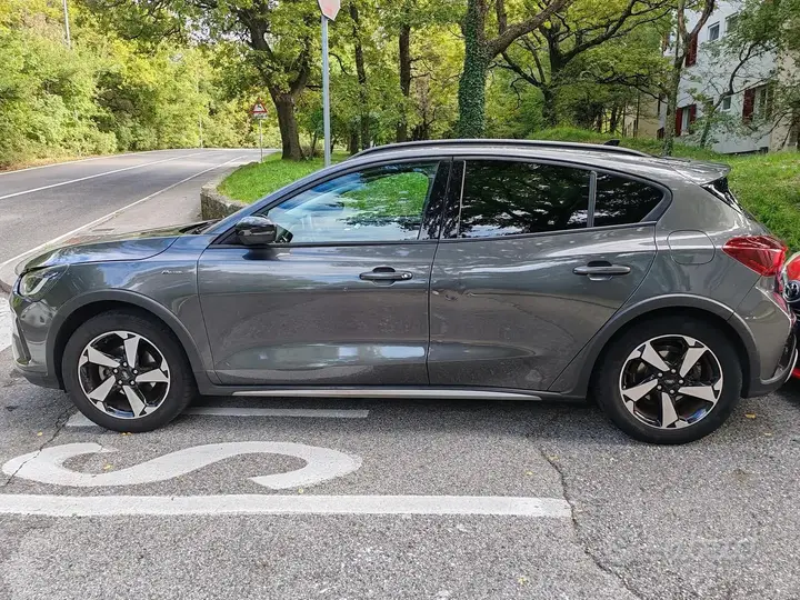 Ford Focus 2023 photo 2