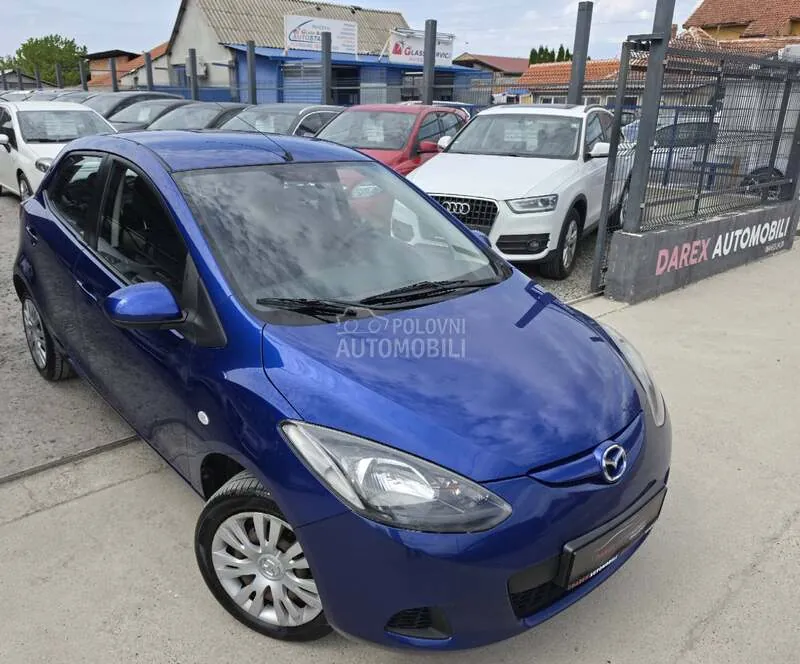 Mazda 2 2010 photo 2