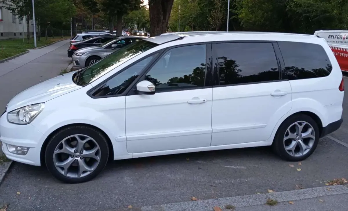 Ford Galaxy 2012 photo 2