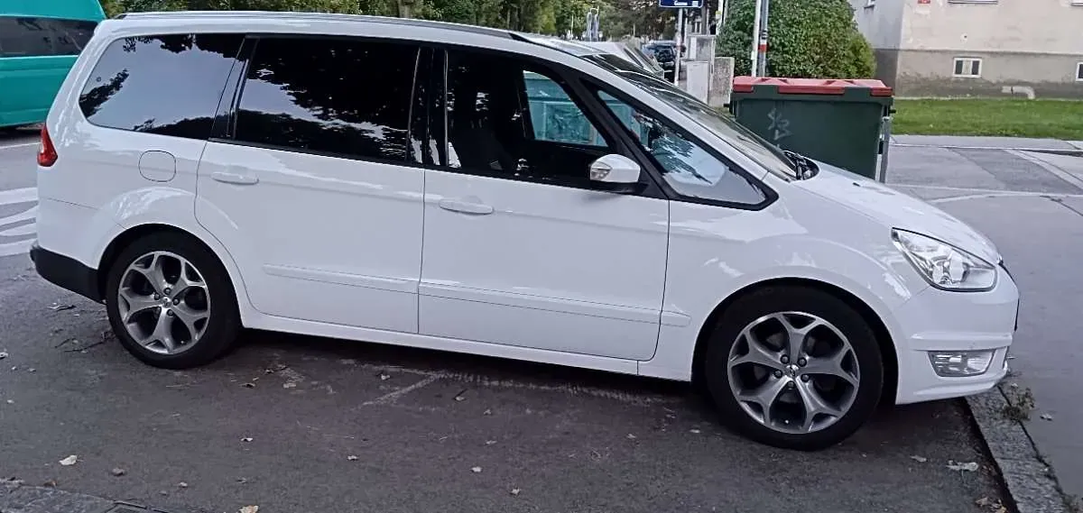 Ford Galaxy 2012 photo 3