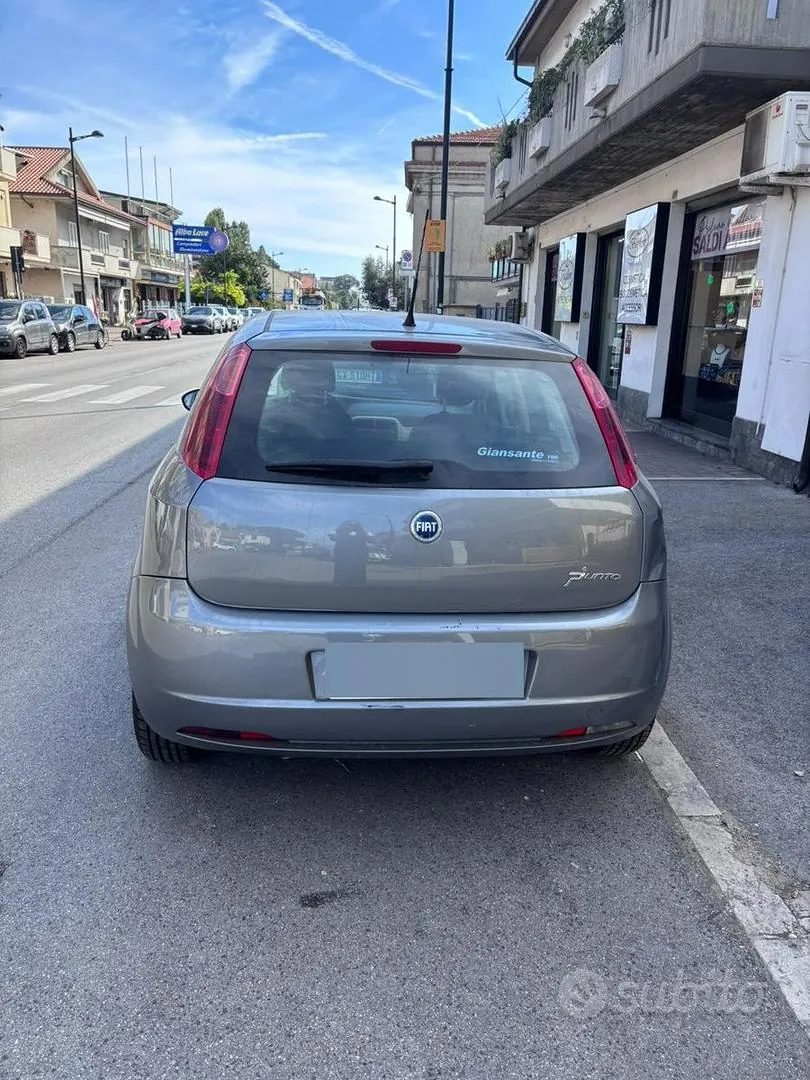 Fiat Grande Punto 2006 photo 2