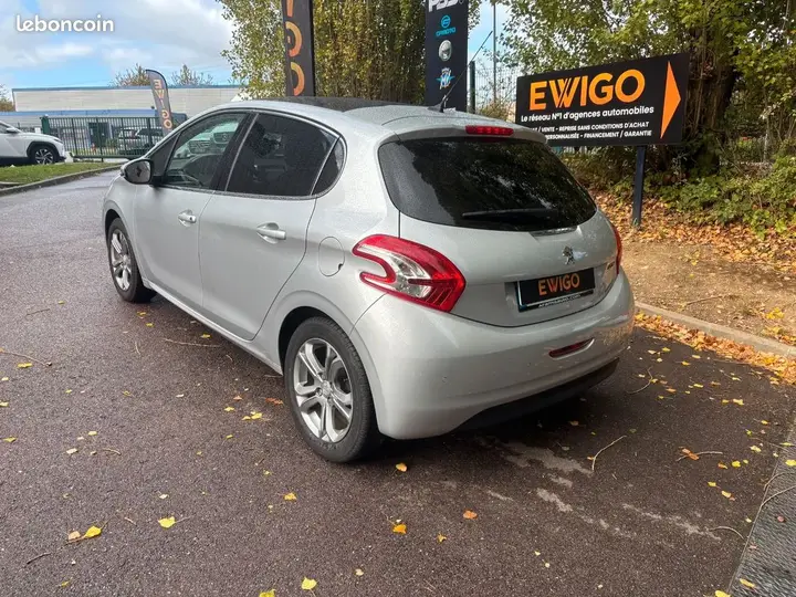 Peugeot 208 2014 photo 3