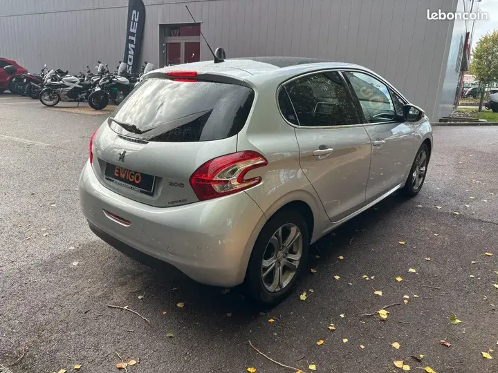 Peugeot 208 2014 photo 5