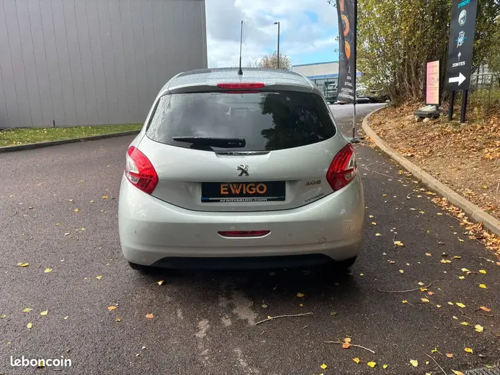 Peugeot 208 2014 photo 4