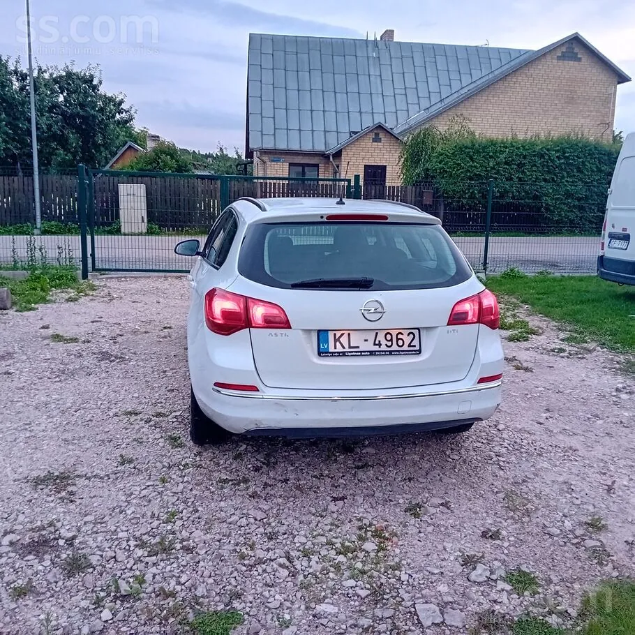 Opel Astra 2013 photo 3