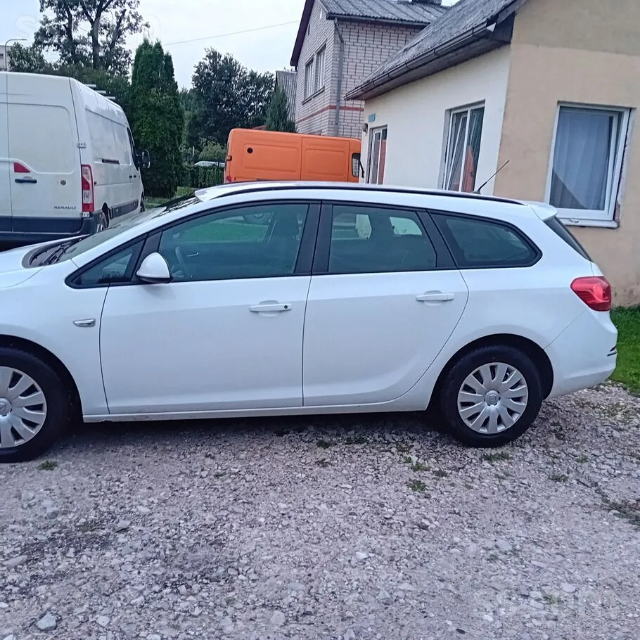 Opel Astra 2013 photo 4