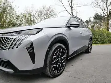 Peugeot 5008 2025 photo 3