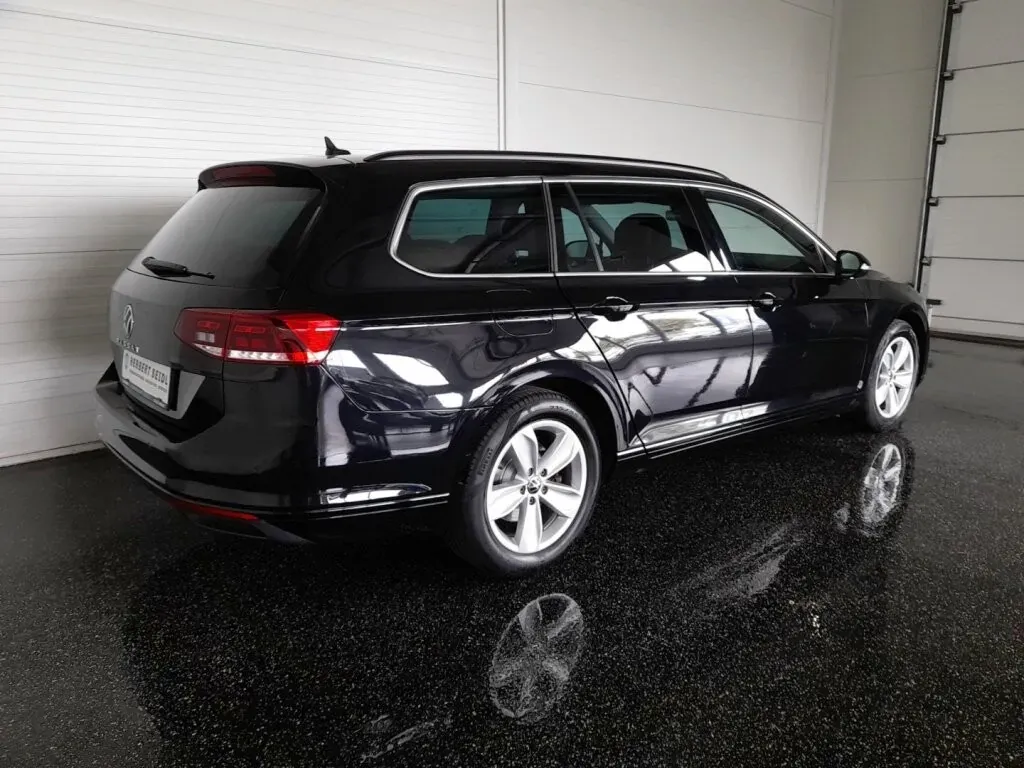 Volkswagen Passat 2022 photo 2