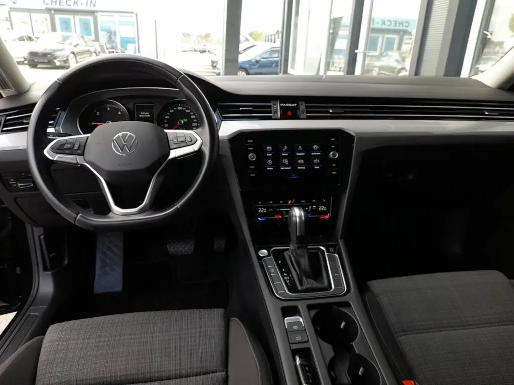 Volkswagen Passat 2022 photo 3