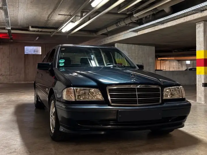 Mercedes-Benz C180