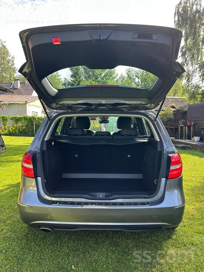 Mercedes-Benz B200 2012 photo 5