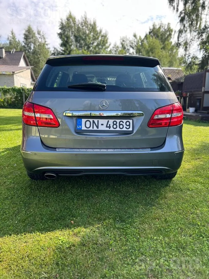 Mercedes-Benz B200 2012 photo 4