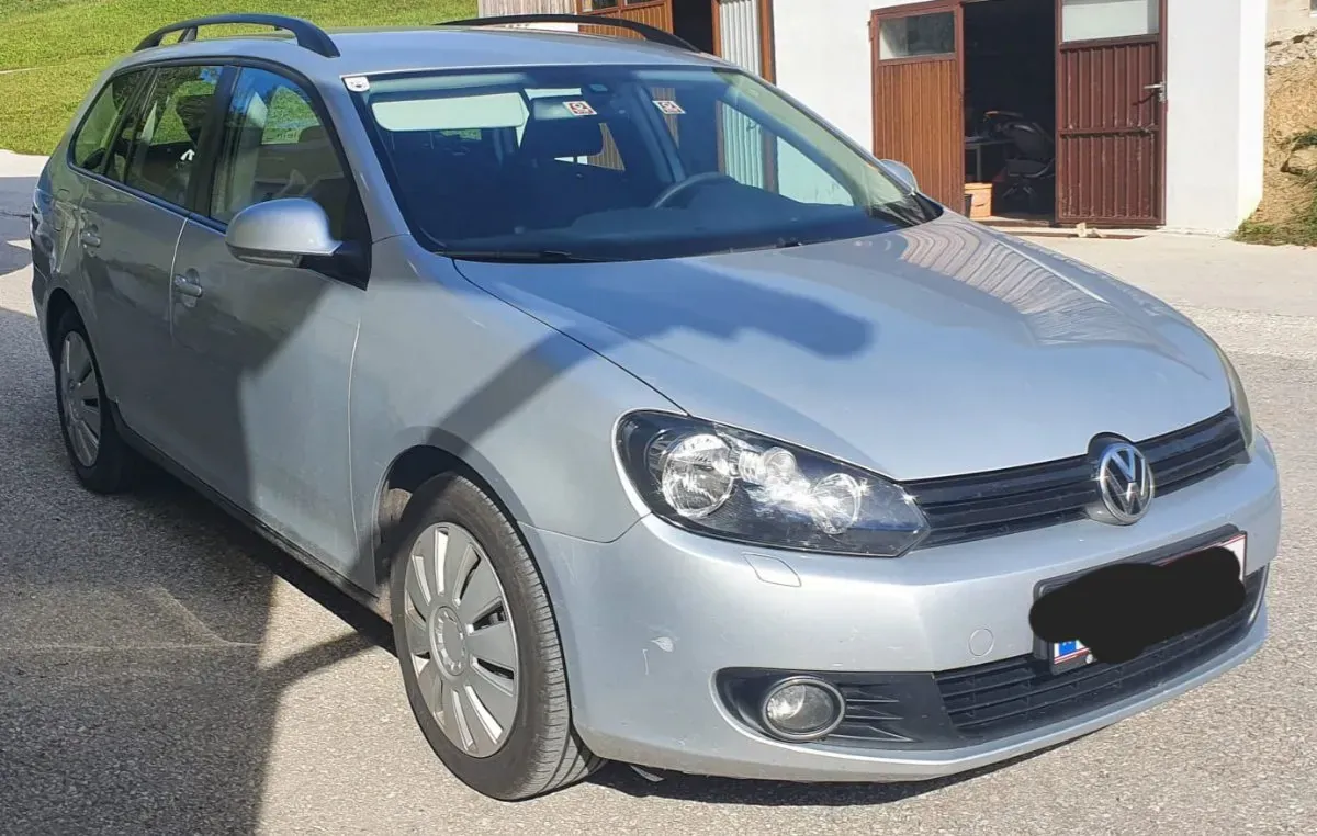 Volkswagen Golf 2010 photo 2