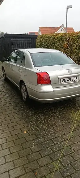 Toyota Avensis 2003 photo 2