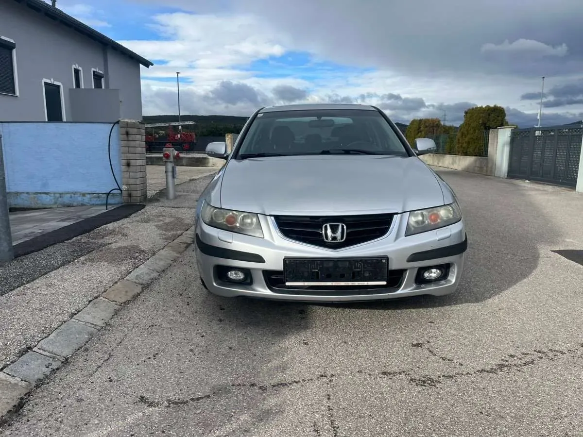 Honda Accord 2003 photo 2