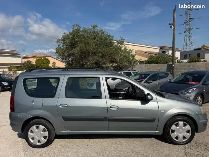 Dacia Logan 2010 photo 3