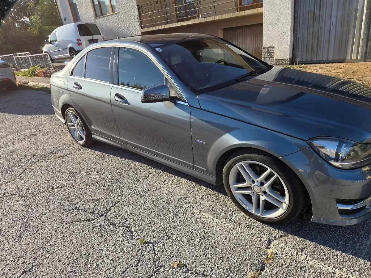 Mercedes-Benz C-Class 2011 photo 2