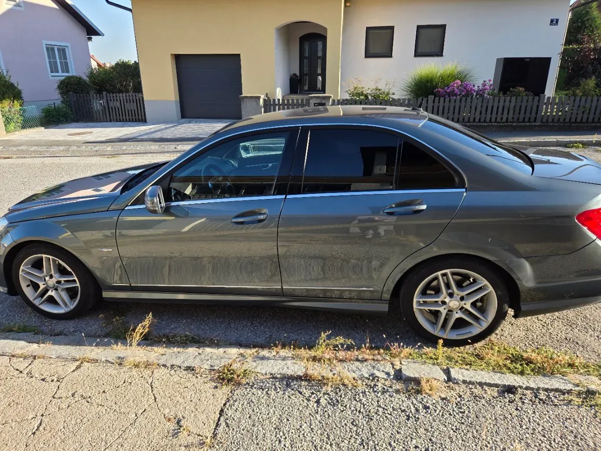 Mercedes-Benz C-Class 2011 photo 3