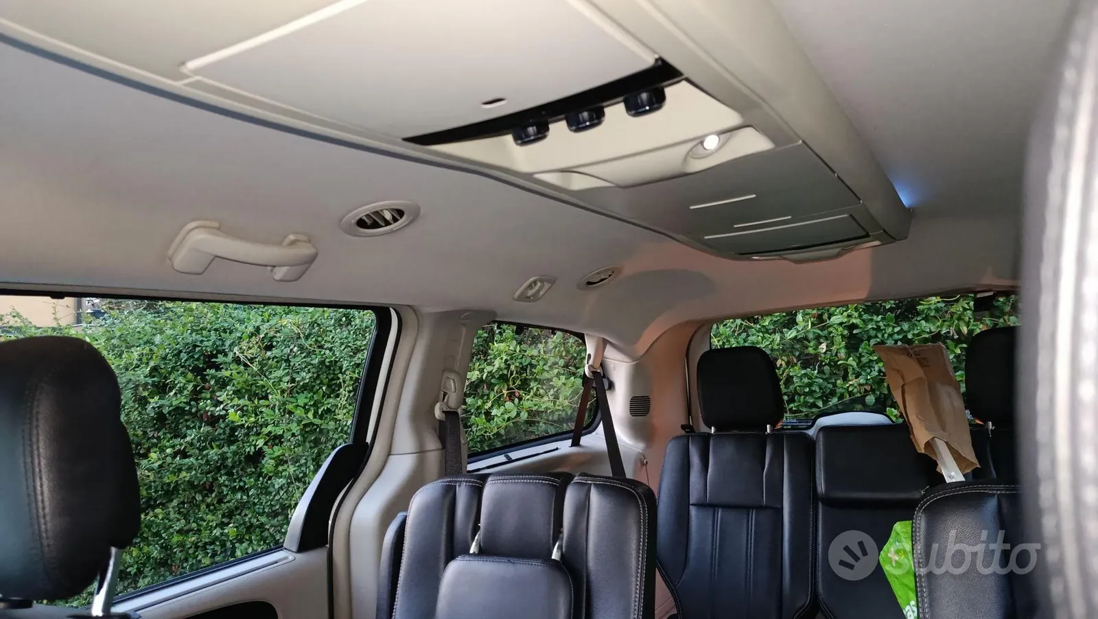 Lancia Voyager 2012 photo 4