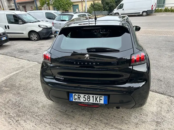 Peugeot 208 2023 photo 3