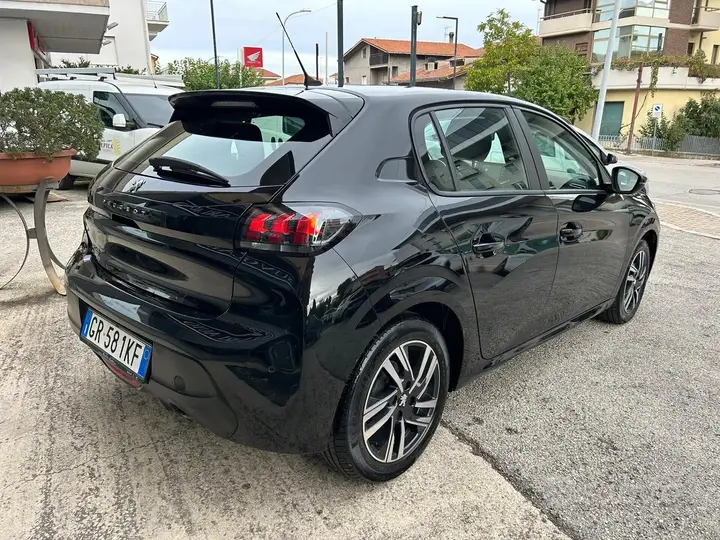 Peugeot 208 2023 photo 2
