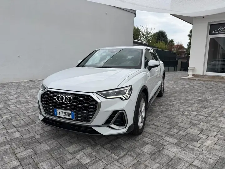 Audi Q3 2023 photo 2