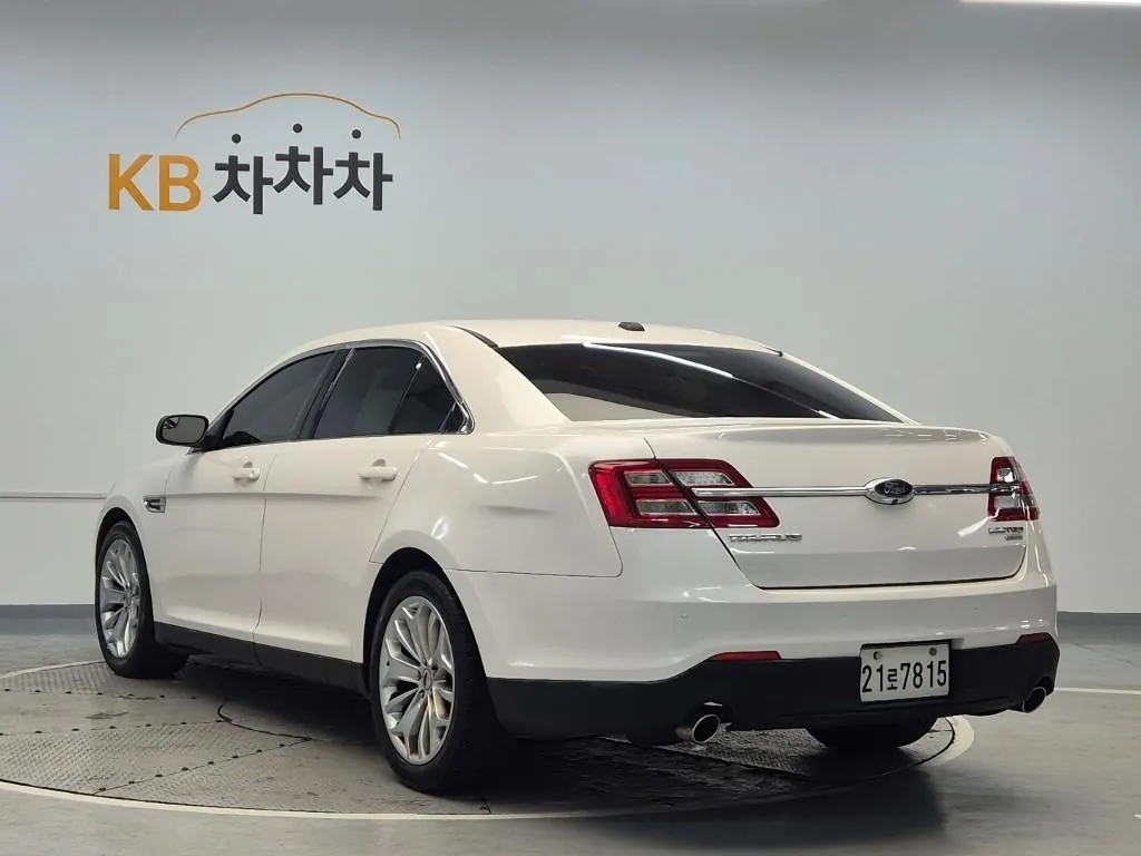 Ford Taurus 2014 photo 2