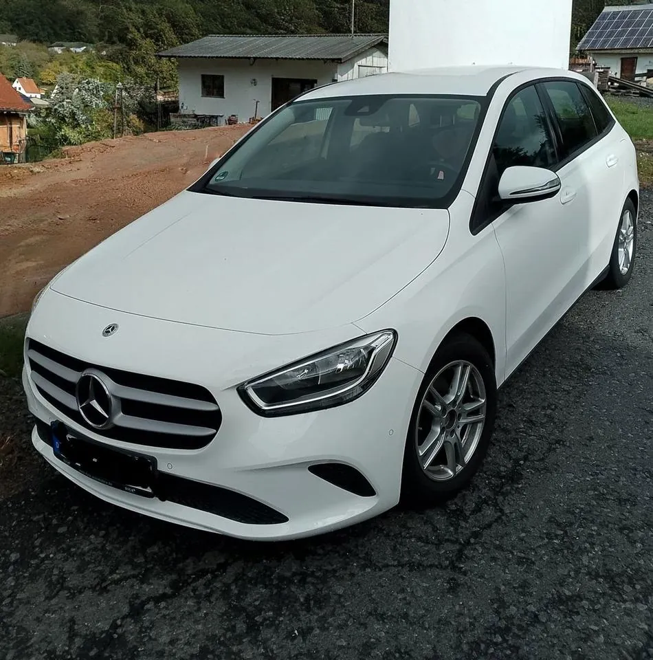 Mercedes-Benz B 180