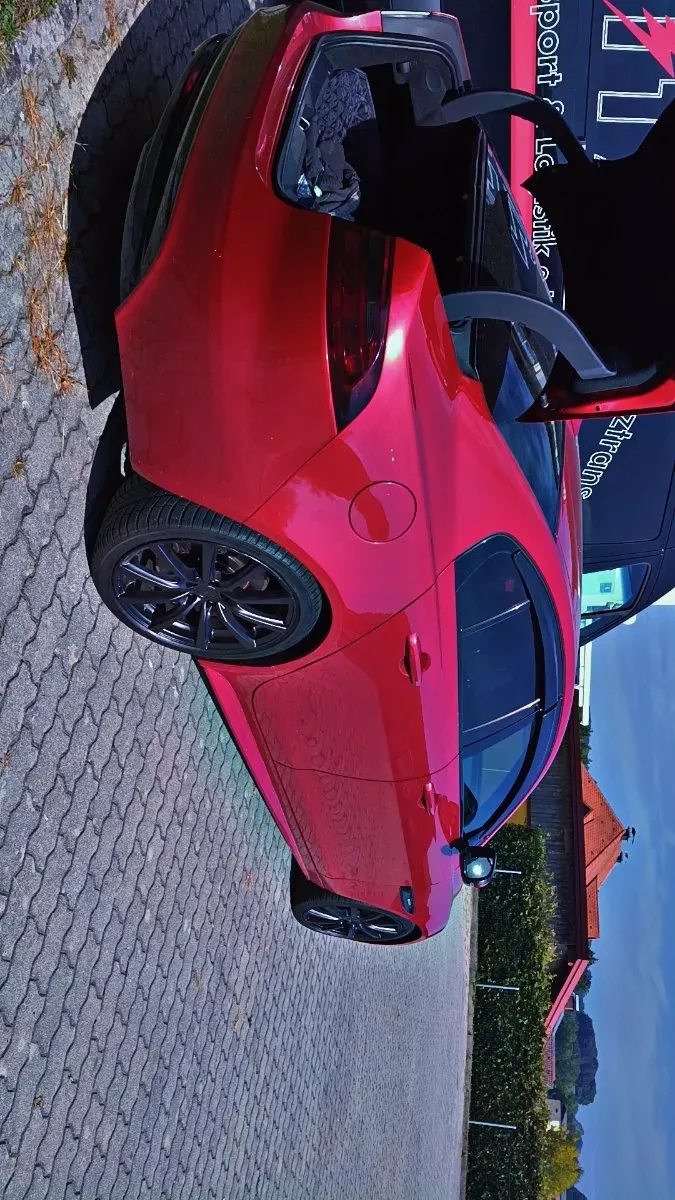 Jaguar Xe 2018 photo 2