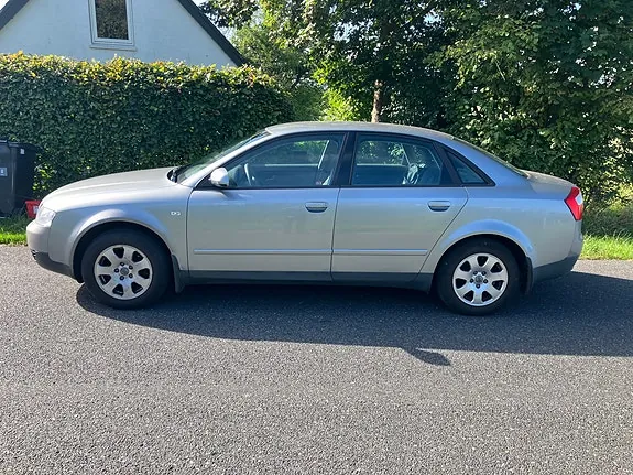 Audi A4 2001 photo 2